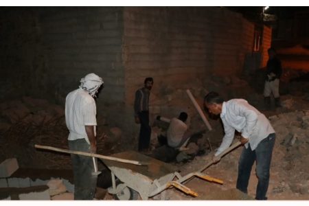 کانال کشی و لوله گذاری کانال دفع آب های سطحی در منطقه نورآباد در حال انجام است