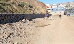 عملیات احداث دیوار حائل کوی شهید غفاری مسجدسلیمان رو به اتمام است