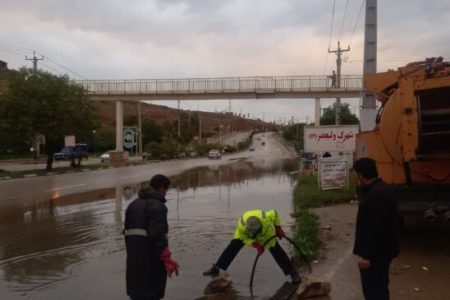 بازگشایی مسیر دفع آبهای سطحی شهرک ولیعصر(عج) توسط شهرداری مسجدسلیمان