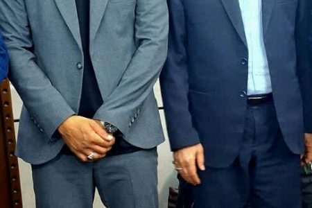 ایوب والی زاده کاپیتان محبوب باشگاه فولاد خوزستان از محمد امیر کاندیدای مجلس شورای اسلامی از حوزه اهواز، کارون، باوی و حمیدیه حمایت کرد