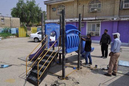 نصب و جانمایی مجموعه بازی کودکان در مجتمع توانبخشی قدس توسط شهرداری مسجدسلیمان