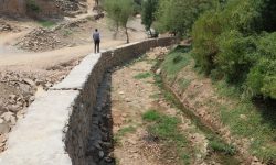 احداث دیوار حائل و اصلاح مسیر دسترسی و لایروبی باشگاه سوارکاران به باغ چشمه علی