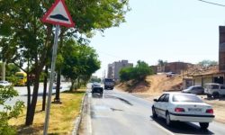 نصب و جانمایی تابلوها و تجهیزات ترافیکی جهت ایمن سازی معابر توسط شهرداری مسجدسلیمان