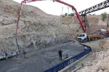 آغاز عملیات بتن ریزی پل مال کریم مسجدسلیمان
