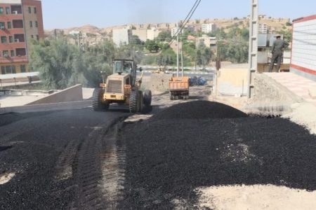 با دستور شهردار مسجدسلیمان، عملیات زیر سازی و روکش آسفالت بخشی از معابر محله دره اشکفت انجام شد