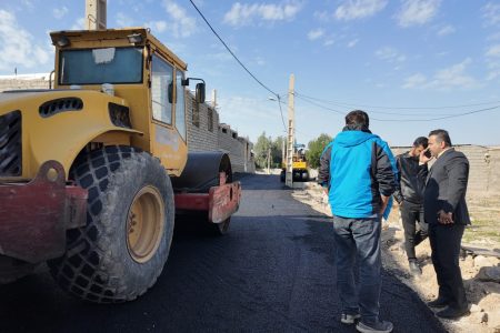 بازدید میدانی شهردار مسجدسلیمان از روند اجرای آسفالت محله مرادآباد
