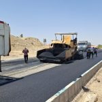 با آغاز عملیات آسفالت مسیر برگشت/شتاب در تکمیل تعریض جاده گلف مسجدسلیمان با وجود گرمای طاقت‌فرسا