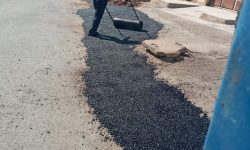 اجرای عملیات آسفالت نوار حفاری و لکه‌گیری معابر در سطح شهر مسجدسلیمان