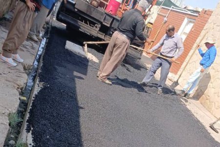 آغاز عملیات آسفالت معابر بازار چشمه‌علی جنب پایگاه بهداشت با دستور شهردار مسجدسلیمان