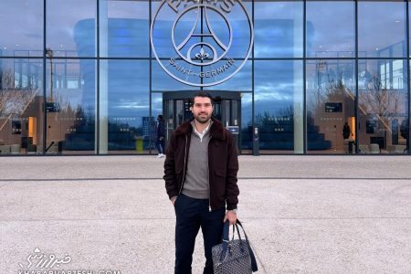 عکس‌های کریسمسی کریم انصاری‌فرد با همسر و فرزندانش