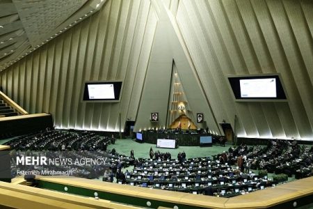 نشست غیرعلنی مجلس با حضور برخی از مقامات اقتصادی دولت