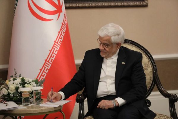 عارف: قهرمانی جوانان وزنه‌بردار، تجلی امید در برابر فشارهای دشمنان است