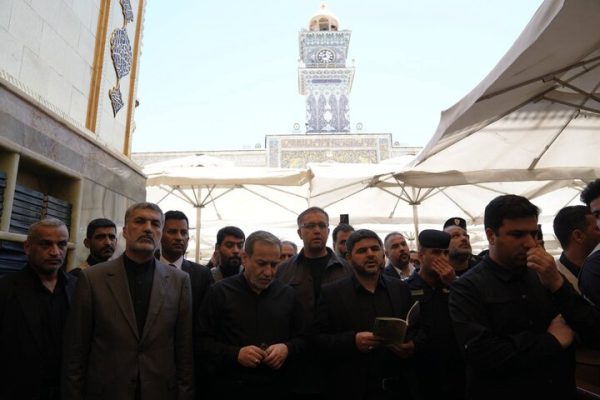 تشرف عراقچی به حرم مطهر حضرت امیرالمومنین (ع)