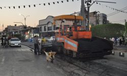عملیات روکش آسفالت خیابان آزادی آغاز شد؛ رضا ارزانی سرپرست شهرداری: هدف، ارتقای کیفیت تردد شهروندان است