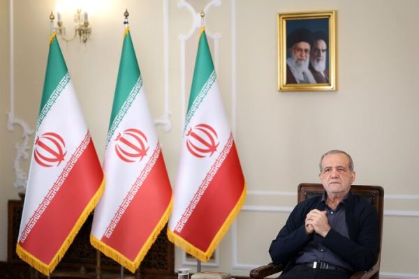 پزشکیان: خدمت بی‌منت و مشارکت مردمی، پایه حل مشکلات کشور است