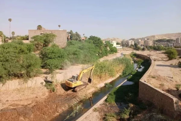 عملیات لایروبی دره سبز مسجدسلیمان کلید خورد؛ آماده‌سازی شهر برای فصل بارندگی