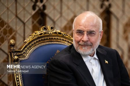 قالیباف: جهان در حال تماشای آمریکا بر لبه‌ی پرتگاه است