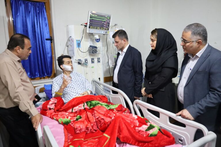 عیادت فرماندار مسجدسلیمان از دکتر داریوش جلیلی و تاکید بر برخورد قاطع با عامل حادثه